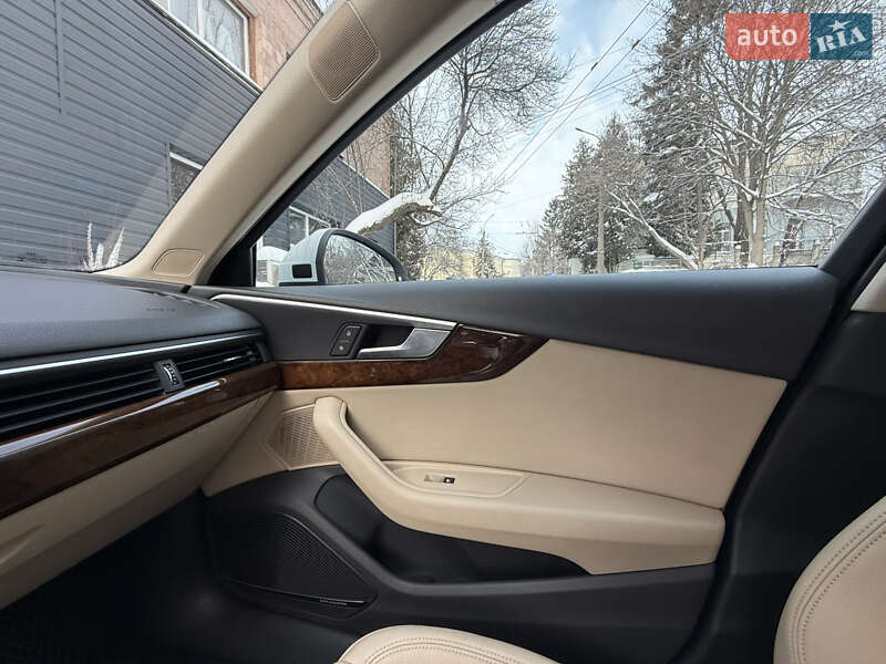 Седан Audi A4 2018 в Луцке