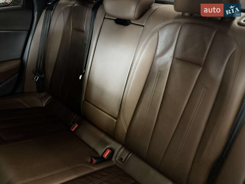 Седан Audi A4 2016 в Миколаєві