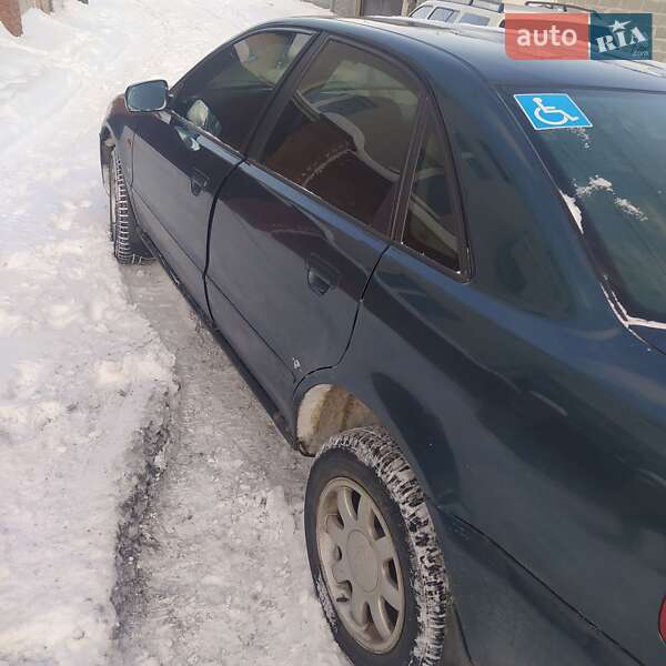 Седан Audi A4 1996 в Львове