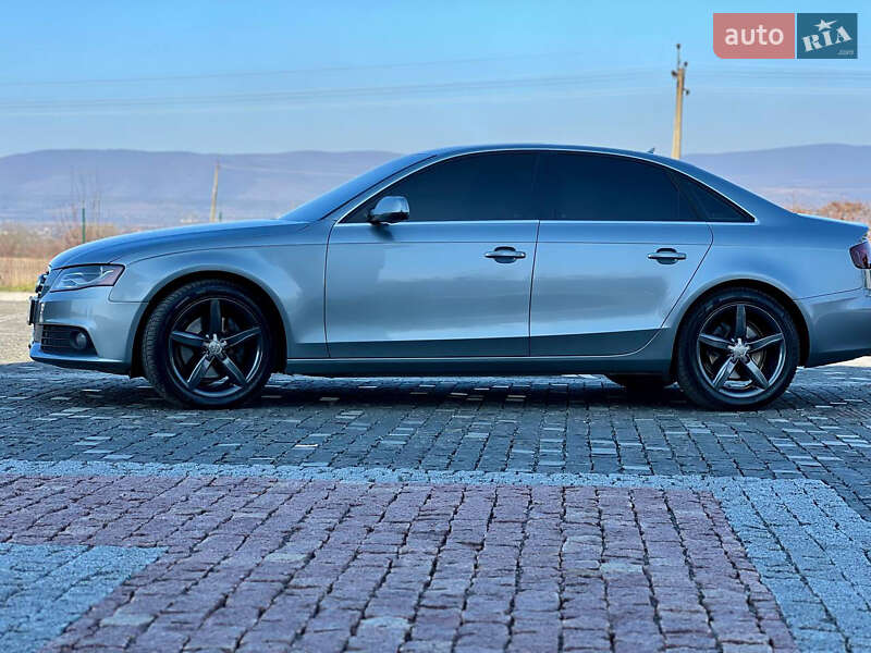 Седан Audi A4 2010 в Иршаве