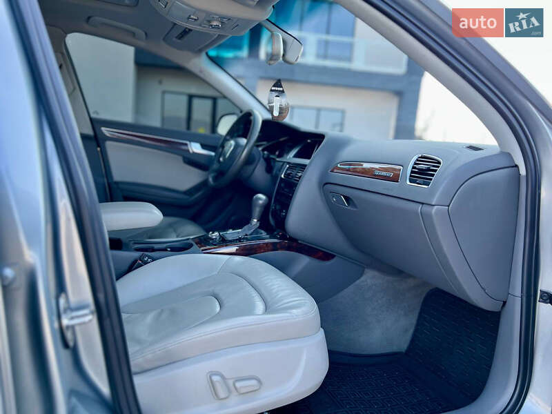 Седан Audi A4 2010 в Иршаве