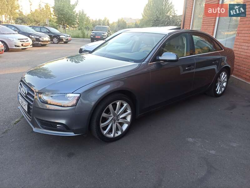 Седан Audi A4 2013 в Кривом Роге