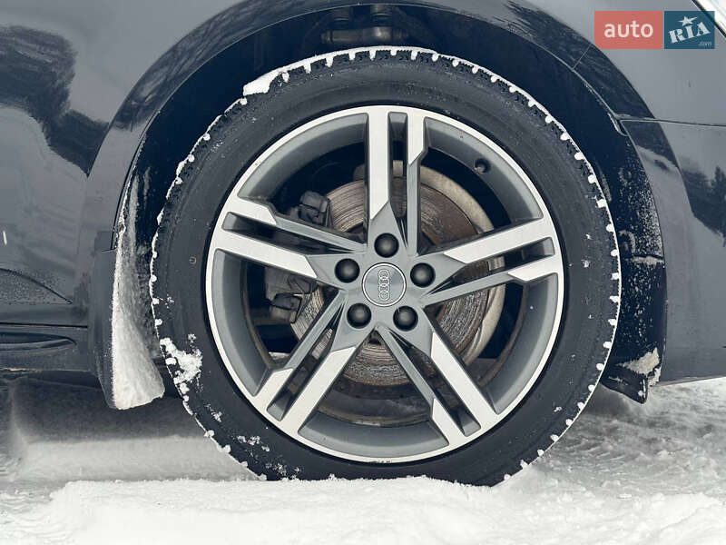 Седан Audi A4 2018 в Киеве