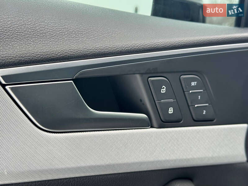 Седан Audi A4 2018 в Киеве