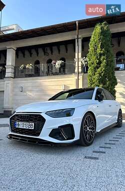 AUDI A4 2022