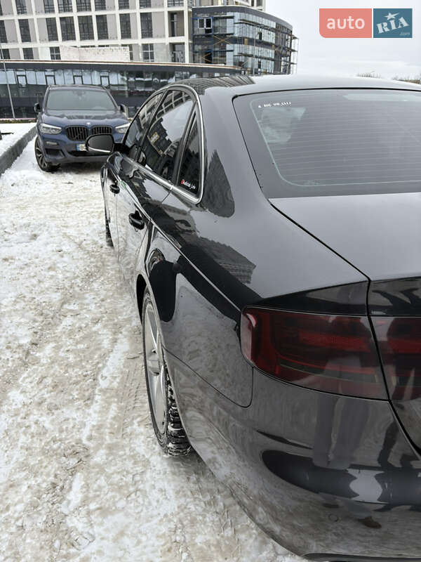 Седан Audi A4 2010 в Львове