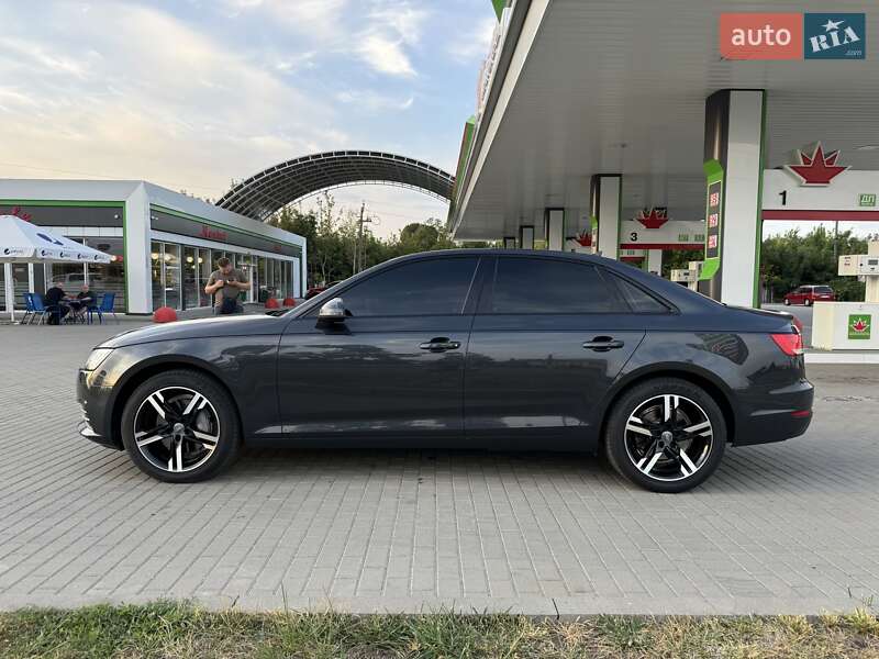 Седан Audi A4 2016 в Житомирі