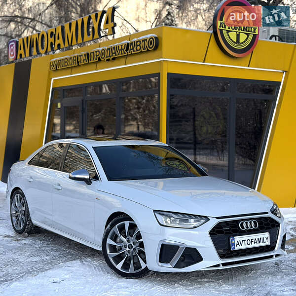 Седан Audi A4 2019 в Киеве