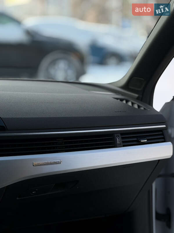 Седан Audi A4 2019 в Киеве