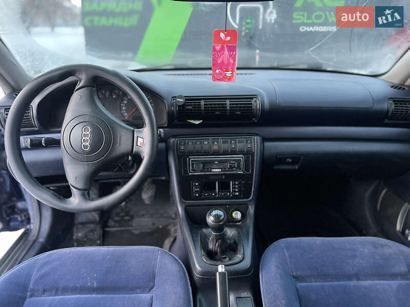 Универсал Audi A4 1998 в Чернигове