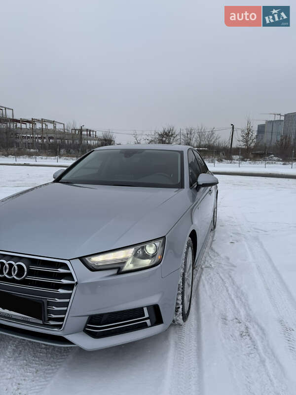 Седан Audi A4 2018 в Киеве