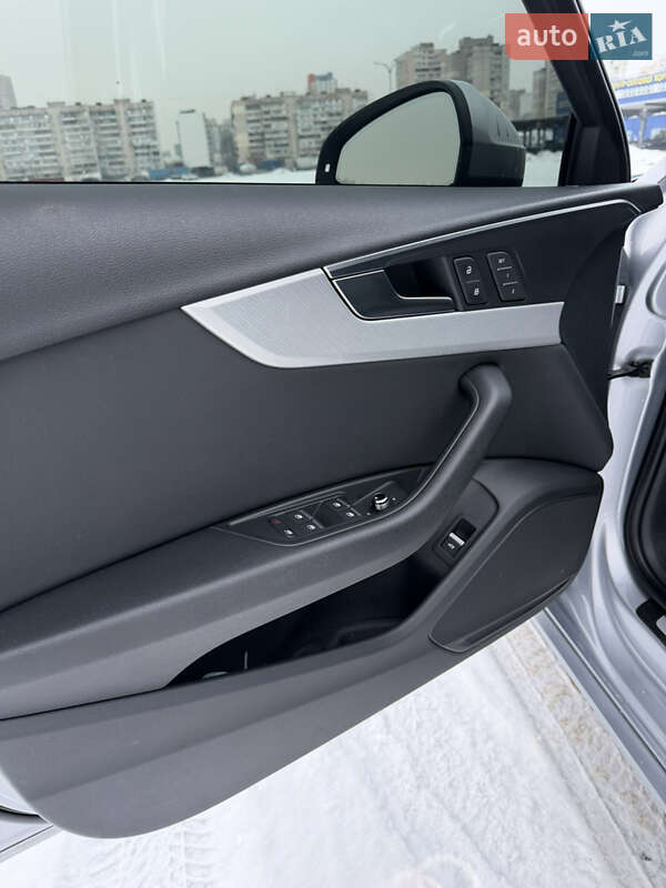 Седан Audi A4 2018 в Киеве
