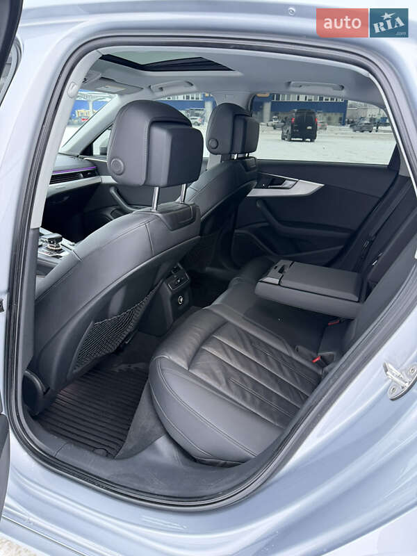 Седан Audi A4 2018 в Киеве