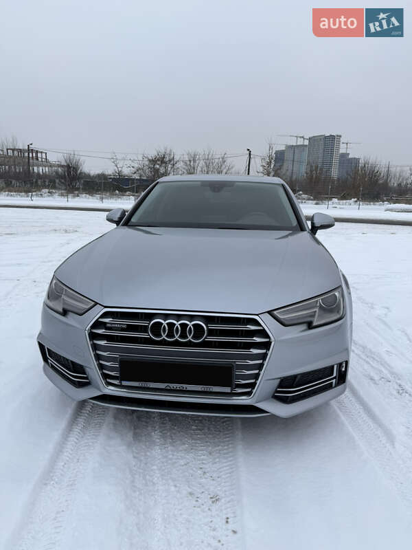 Седан Audi A4 2018 в Киеве