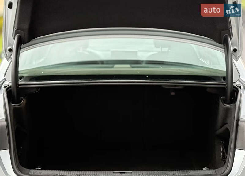 Седан Audi A4 2015 в Ровно