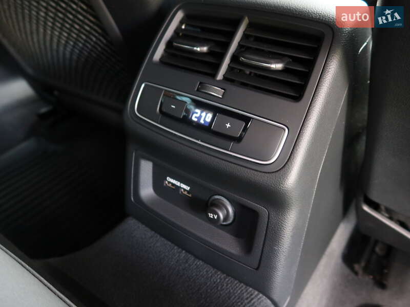 Седан Audi A4 2022 в Киеве