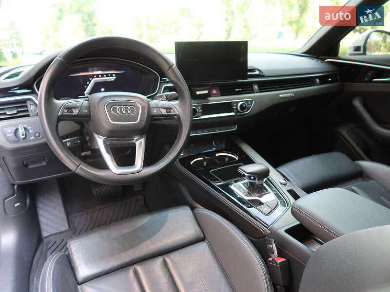Седан Audi A4 2022 в Киеве