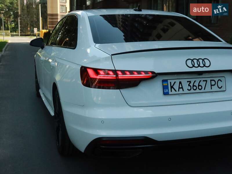 Седан Audi A4 2022 в Киеве