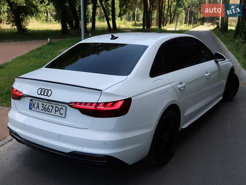 Седан Audi A4 2022 в Киеве