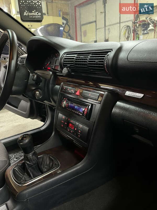 Седан Audi A4 2000 в Виннице