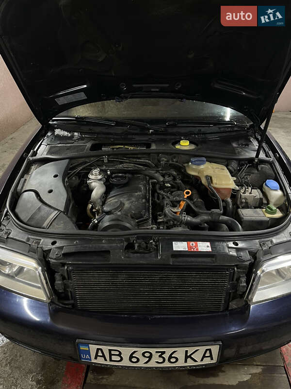 Седан Audi A4 2000 в Виннице