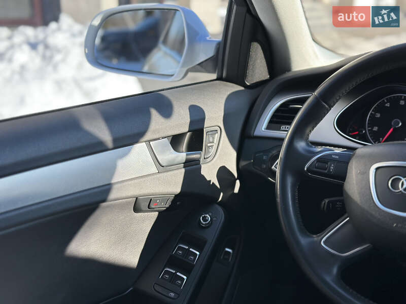 Седан Audi A4 2015 в Стрые