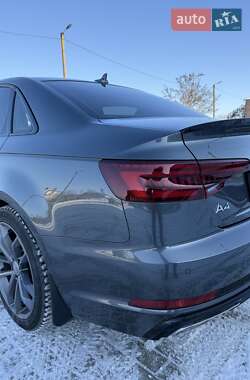 Седан Audi A4 2019 в Ромнах
