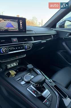 Седан Audi A4 2019 в Ромнах