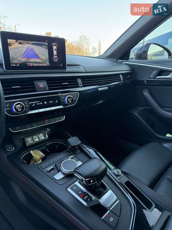 Седан Audi A4 2019 в Ромнах
