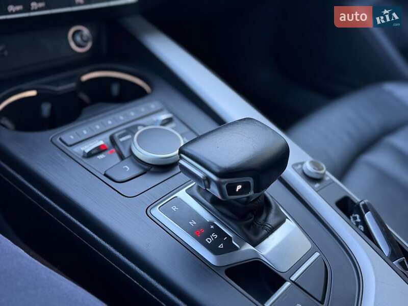 Седан Audi A4 2019 в Львові