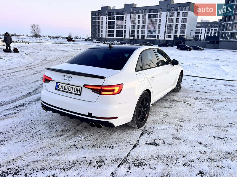Седан Audi A4 2016 в Черкасах