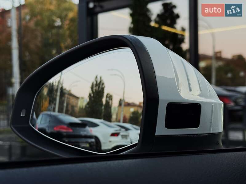 Седан Audi A4 2020 в Киеве