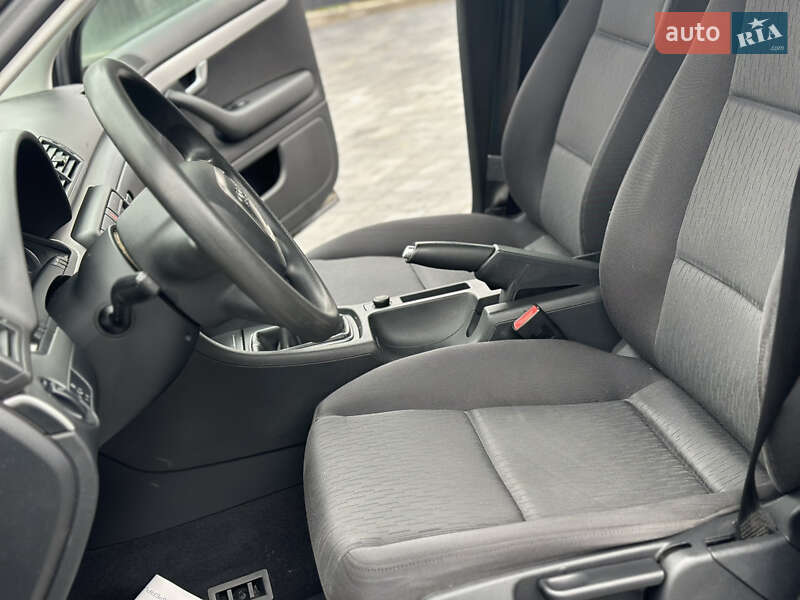 Седан Audi A4 2006 в Староконстантинове