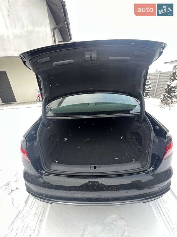 Седан Audi A4 2023 в Днепре
