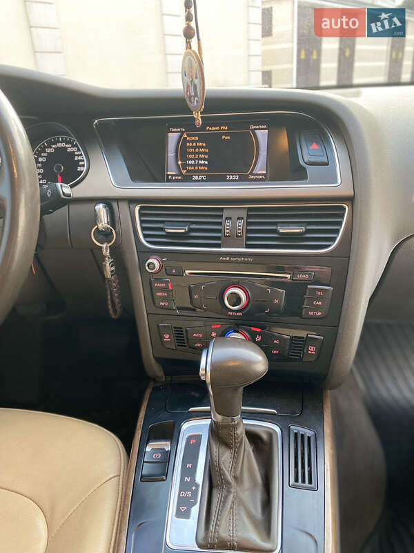 Седан Audi A4 2012 в Одессе