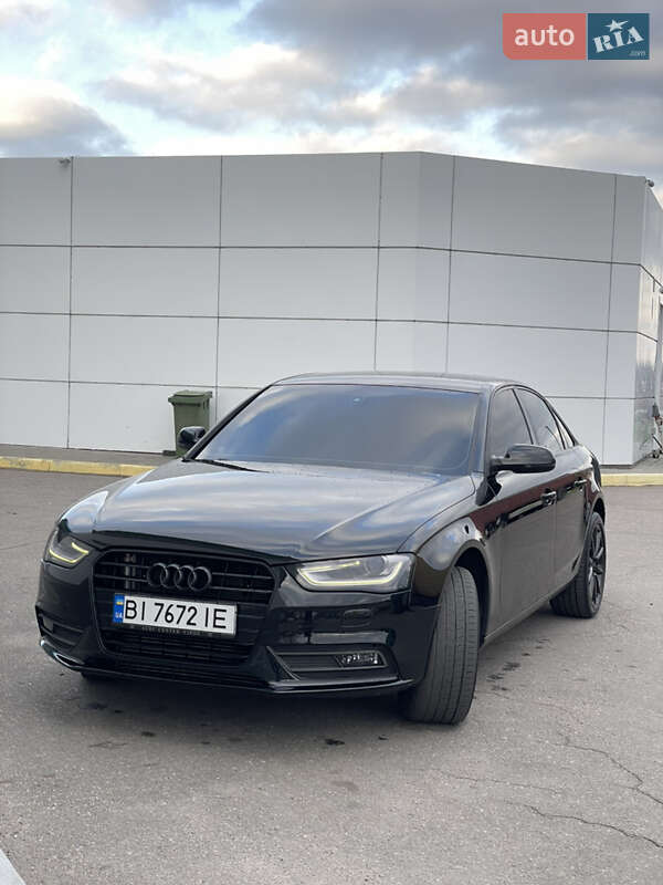 Седан Audi A4 2012 в Кременчуці