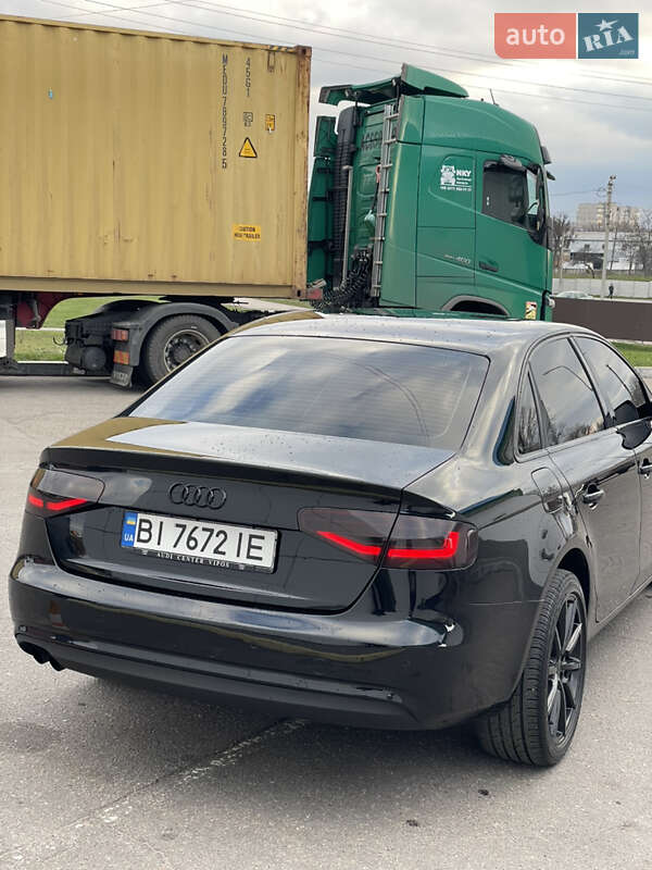 Седан Audi A4 2012 в Кременчуці