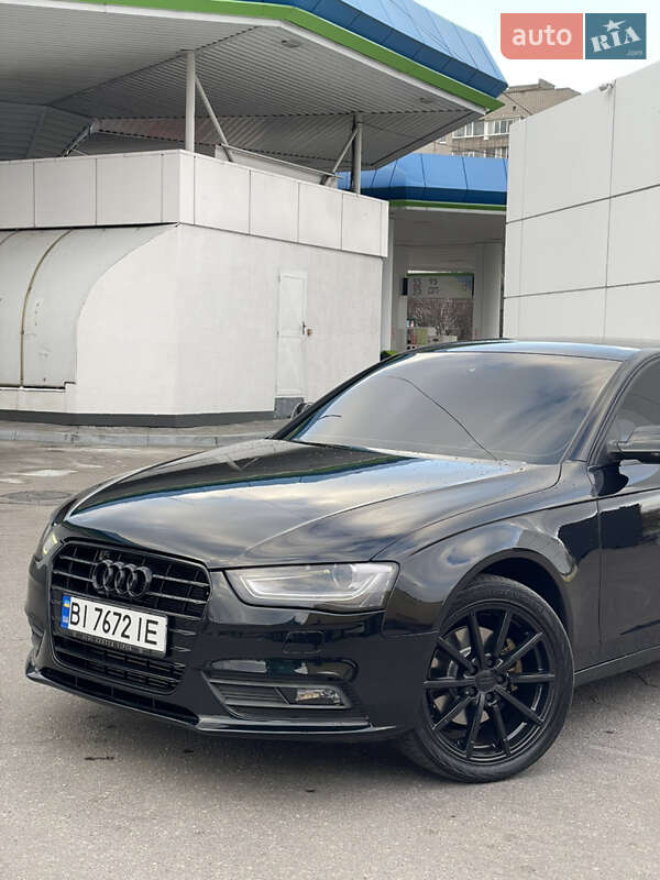 Седан Audi A4 2012 в Кременчуці