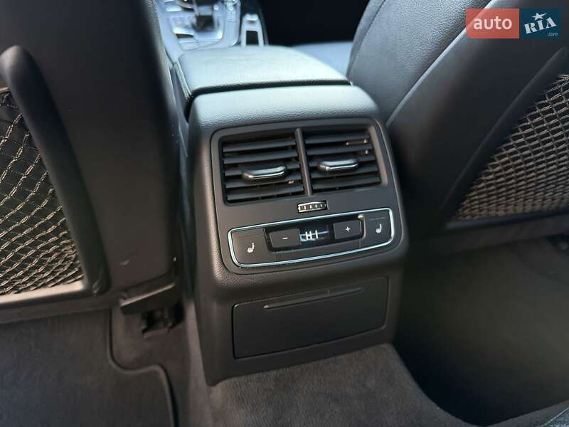 Седан Audi A4 2016 в Рівному