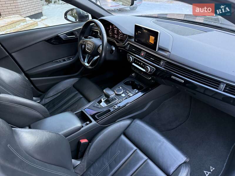 Седан Audi A4 2016 в Рівному