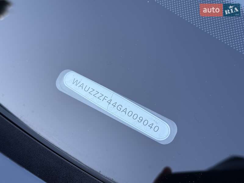 Седан Audi A4 2016 в Рівному