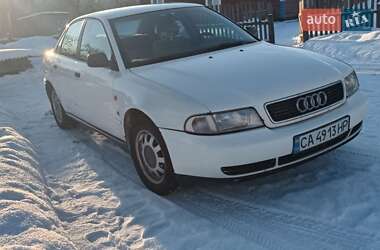 Седан Audi A4 1996 в Вараші
