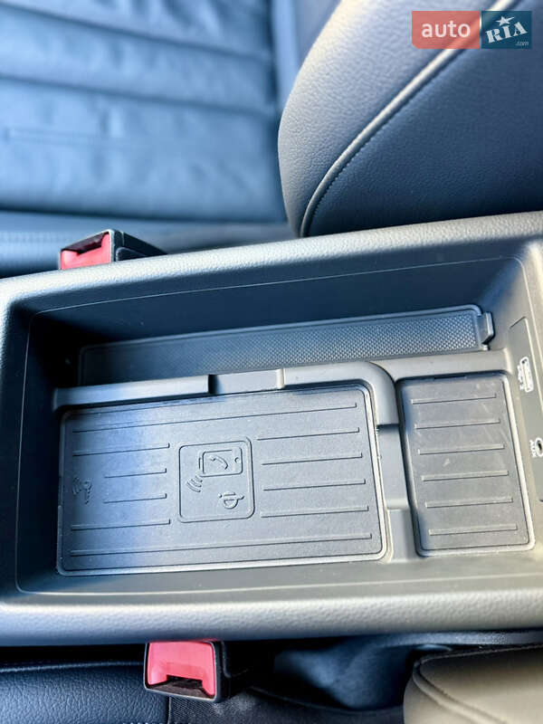 Седан Audi A4 2019 в Львове