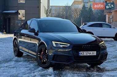 Седан Audi A4 2016 в Львові