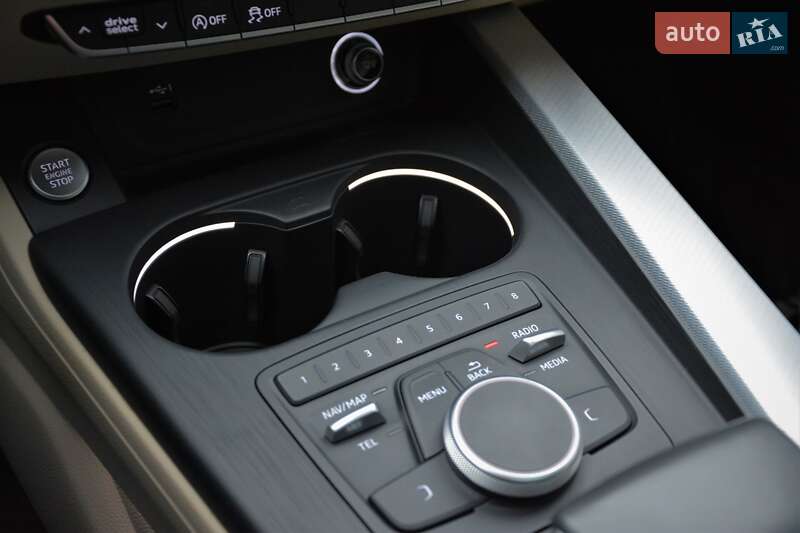Седан Audi A4 2018 в Києві