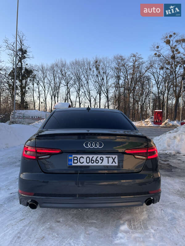 Седан Audi A4 2016 в Пустомитах