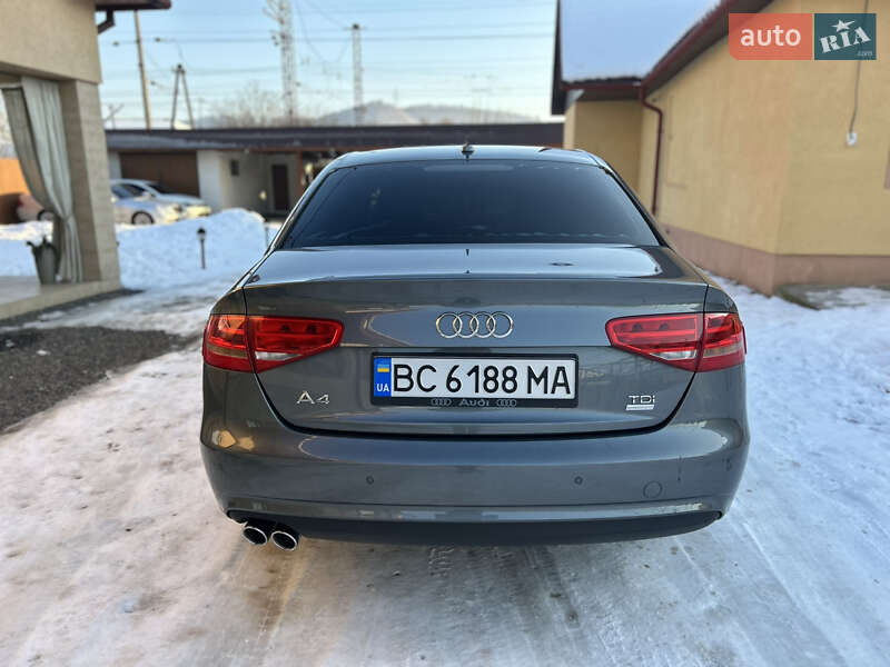 Седан Audi A4 2014 в Мукачевому