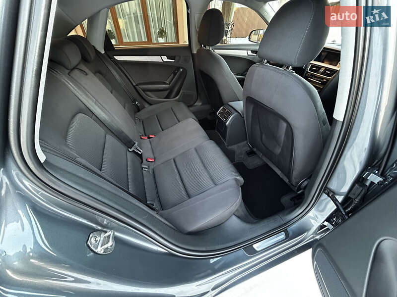 Седан Audi A4 2014 в Мукачевому