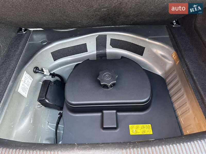 Седан Audi A4 2014 в Мукачевому