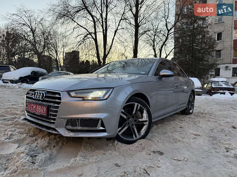Седан Audi A4 2018 в Львові